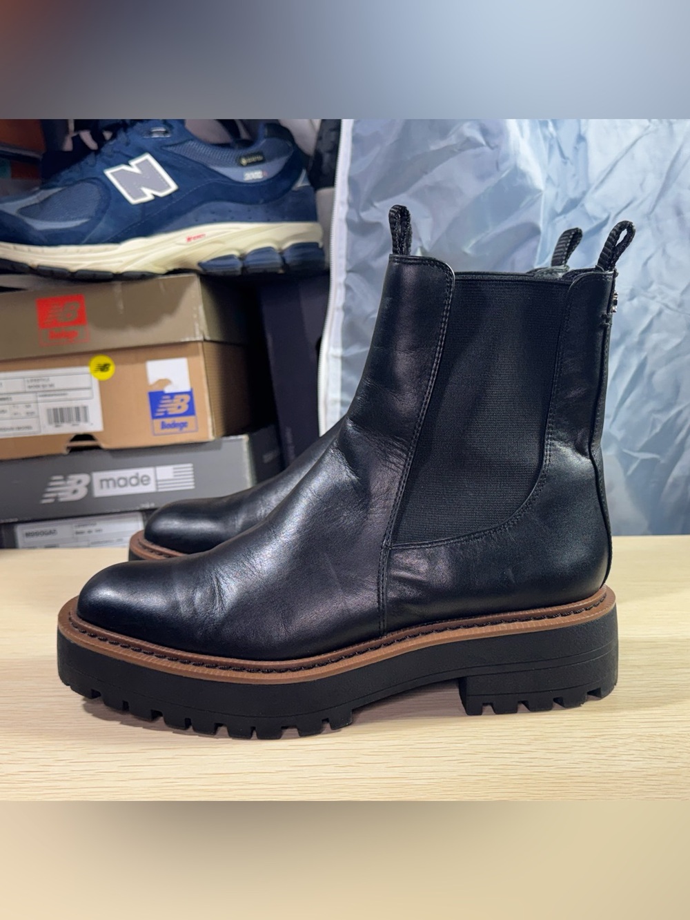Sam Edelman Laguna Waterproof Lug Sole Black Leather Chelsea Ankle Boots Size 8 - Picture 2 of 13